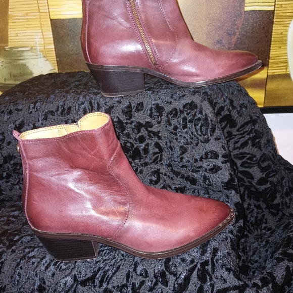 Ladies short boot - Picture 2 of 8